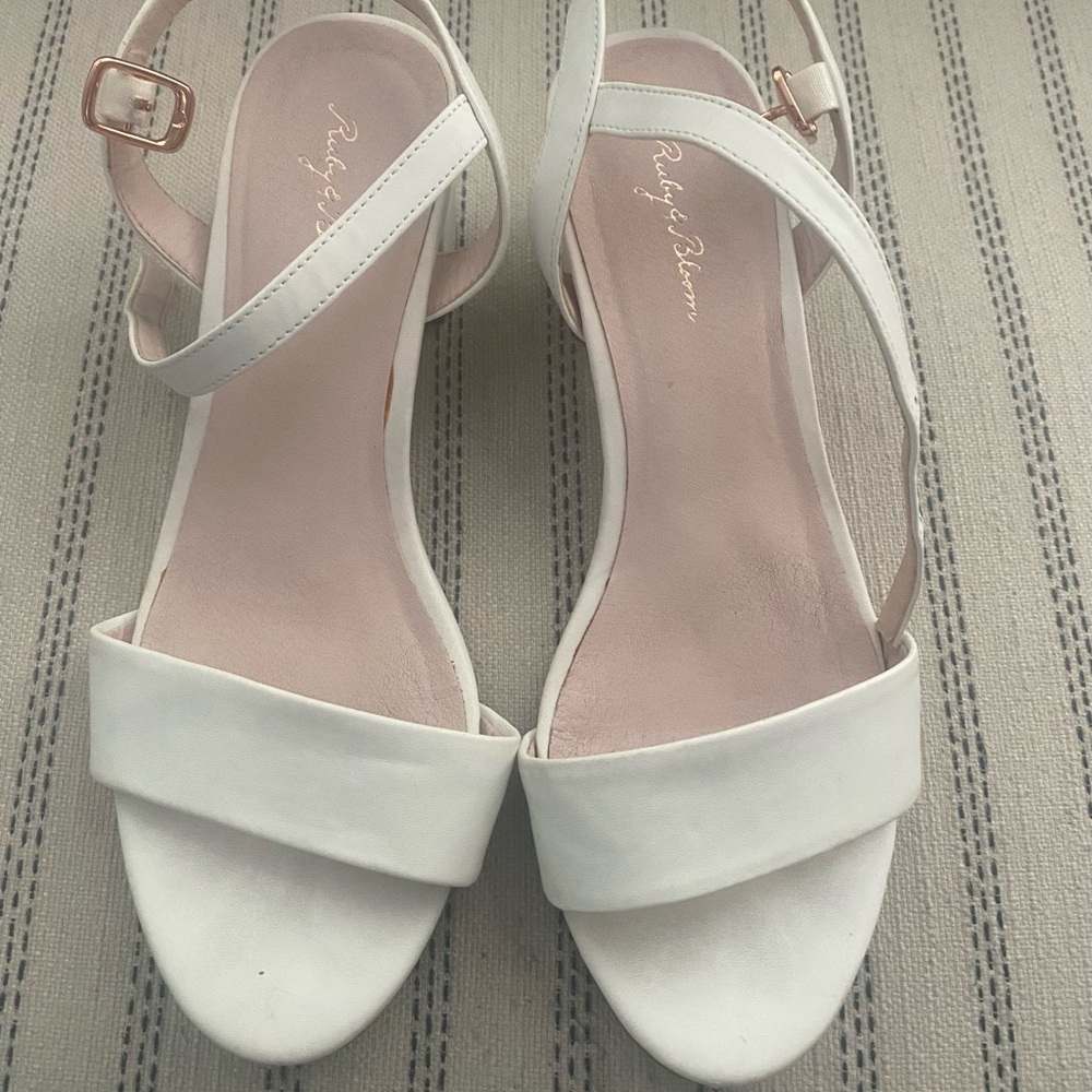 Ruby & Bloom - Girls 2.5M - White open toe dress shoes